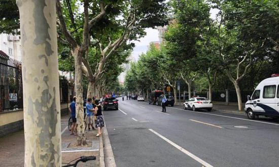 上海一小学门口男子持刀砍人 2名小学生死亡
