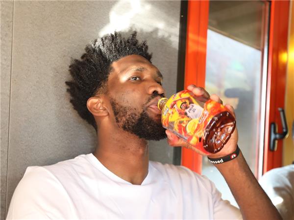 今年的NBA中國賽，一瓶飲料燃爆了老生常談的“夢想”