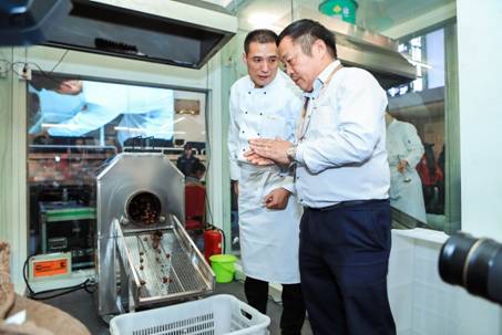 新華社報(bào)道：全球首家“栗史博物館”開館，50萬人擠爆