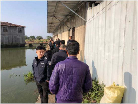 武汉市洪山区食药监局参与联合执法 取缔一批无证食品小作坊