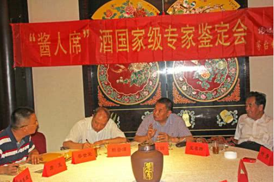 醬人席良師酒賦予情懷釀美酒致敬時(shí)代榮耀問世