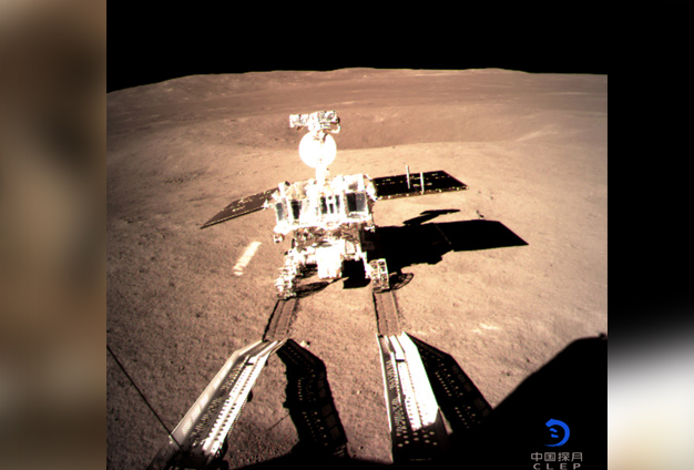 月球背面全是白天，着陆区也是白天，有利于实施嫦娥四号软着陆月面