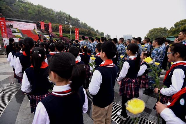 清明雨紛紛，武漢市漢陽區(qū)4日舉行"清明祭英烈"活動