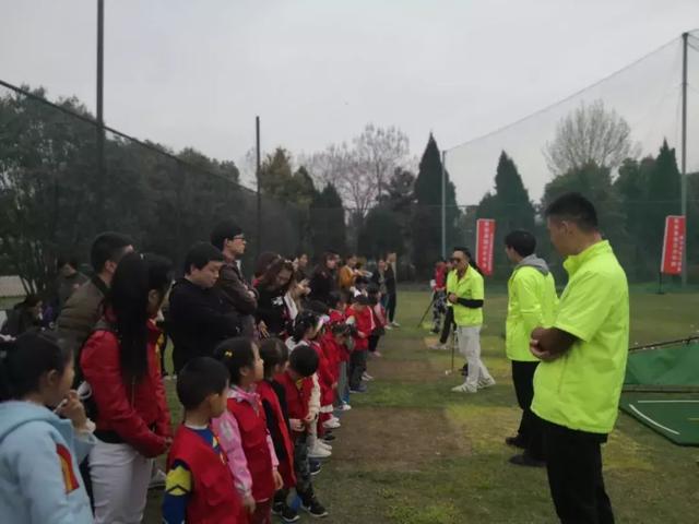 武汉电视台小记者活动走进启明星高尔夫学院