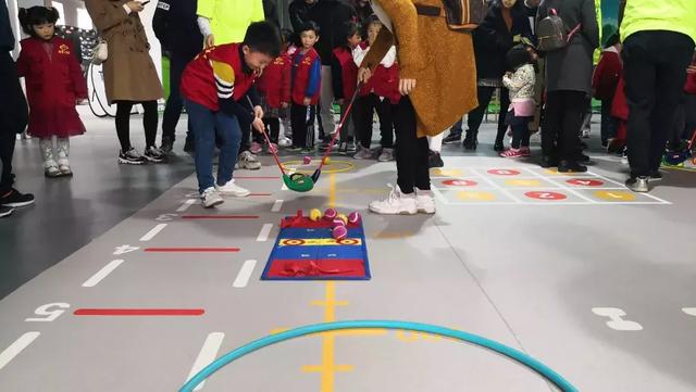 武汉电视台小记者活动走进启明星高尔夫学院