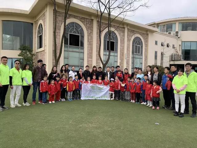 武汉电视台小记者活动走进启明星高尔夫学院