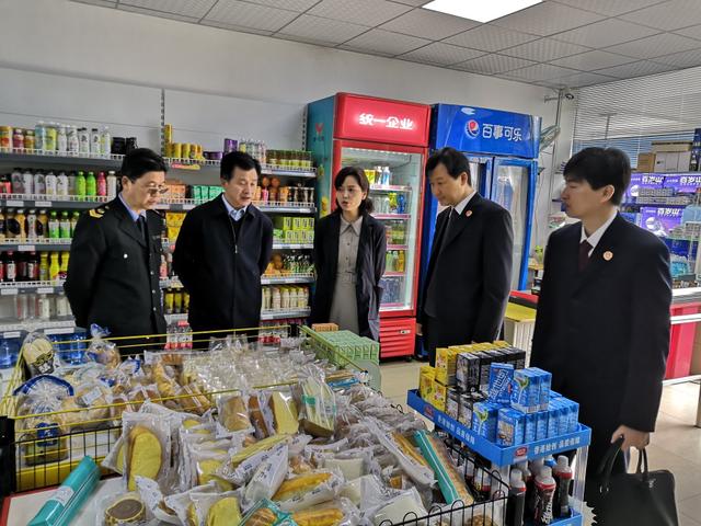 守護學生健康洪山區(qū)檢察院調研檢查學校食品安全工作