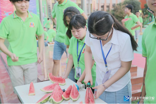 愛與責任：武漢新華校領導盛夏送清涼