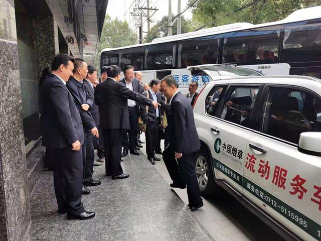 武漢市煙草專賣局到黃岡紅安實地交流機構優化職能職責調整工作