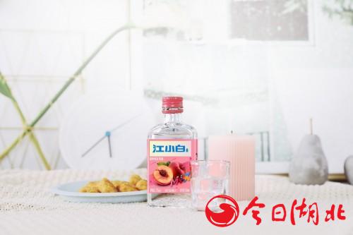 一杯江小白配《拜托了冰箱》，最下飯