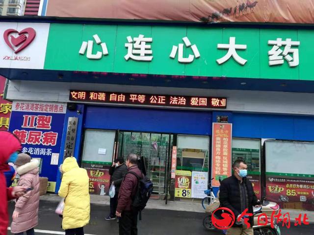 赤壁一藥店銷售“早產(chǎn)”口罩 市監(jiān)介入調(diào)查現(xiàn)原形