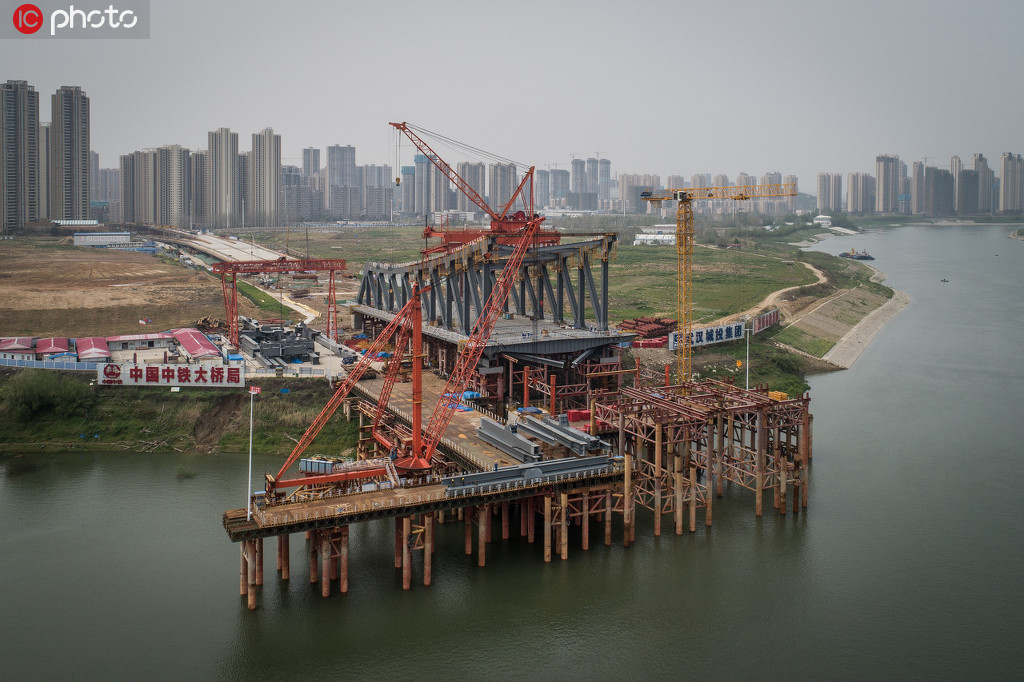 武漢首個橋梁工程江漢七橋復(fù)工建設(shè)