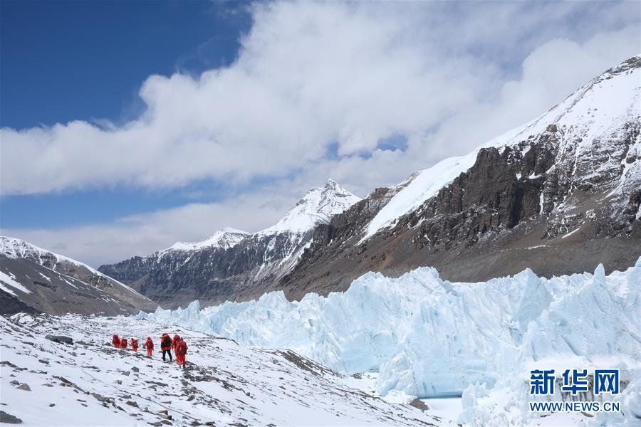 （2020珠峰高程测量）（1）2020珠峰高程测量登山队将分两批撤回大本营休整