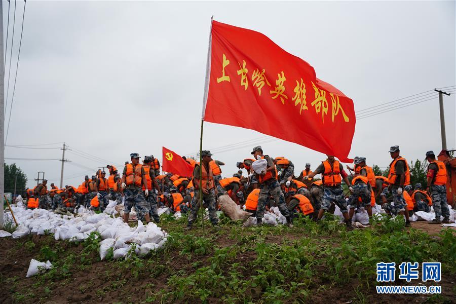 （防汛抗洪·圖文互動）（4）洪水不退，子弟兵誓死不退——解放軍和武警部隊官兵參與洪澇災(zāi)害搶險救援記事