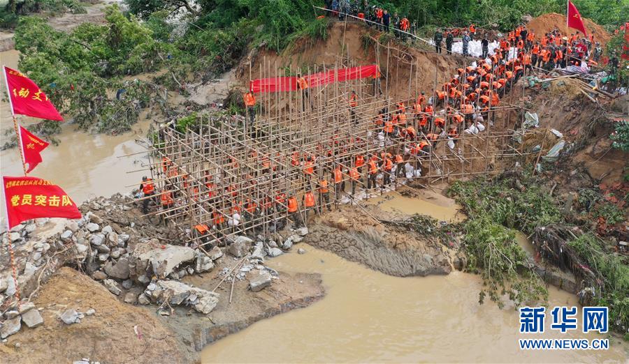 （防汛抗洪·圖文互動）（10）洪水不退，子弟兵誓死不退——解放軍和武警部隊官兵參與洪澇災害搶險救援記事