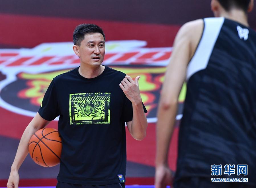 （体育）（9）篮球——CBA联赛总决赛：广东东莞银行队备战首场比赛