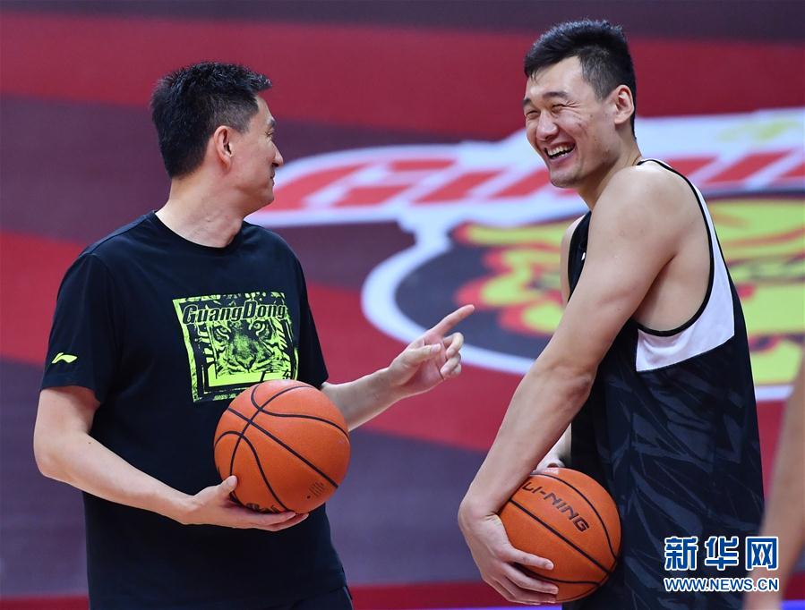 （体育）（11）篮球——CBA联赛总决赛：广东东莞银行队备战首场比赛