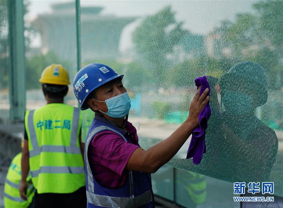 （體育）（4）國家體育館擴建部分玻璃幕墻施工完成