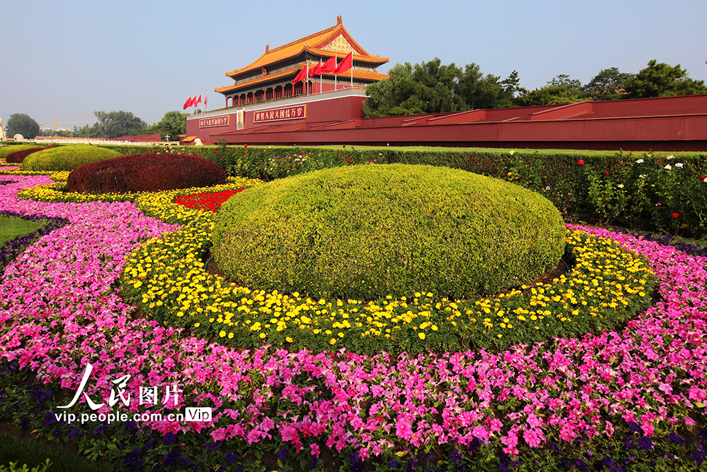 北京：花團(tuán)錦簇迎“雙節(jié)”