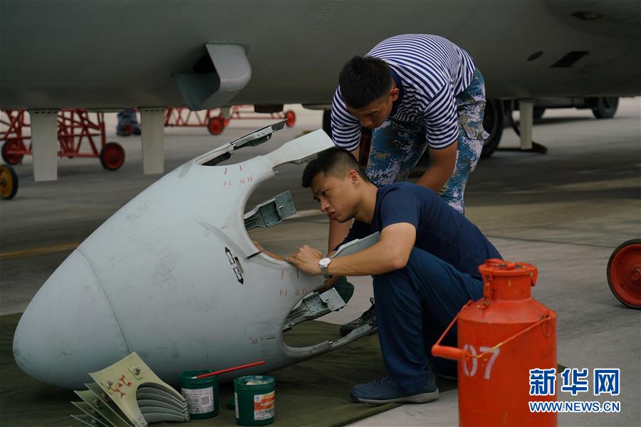 （在習(xí)近平強(qiáng)軍思想指引下·我們在戰(zhàn)位報告·圖文互動）（5）偵天探海 狩獵海空——南部戰(zhàn)區(qū)海軍航空兵某師加速轉(zhuǎn)型提升新質(zhì)戰(zhàn)斗力記事