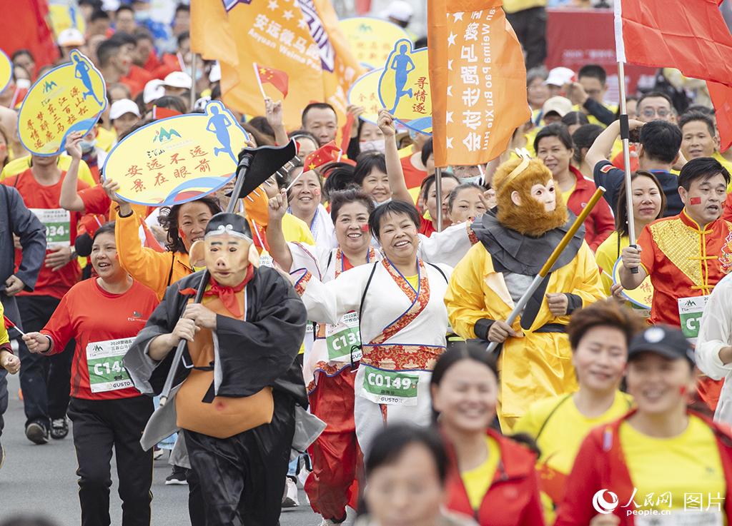 全国5000名马拉松爱好者齐聚江西赣州