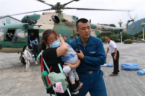 （在習(xí)近平強(qiáng)軍思想指引下·我們在戰(zhàn)位報告·圖文互動）（1）將強(qiáng)軍使命書寫在祖國的藍(lán)天上——陸軍第77集團(tuán)軍某陸航旅聚焦練兵備戰(zhàn)記事