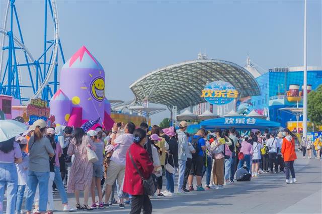 假期首日湖北文旅市場(chǎng)人氣旺 部分景區(qū)當(dāng)日游客接待量創(chuàng)今年新高