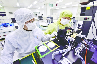 鄂州半导体光芯片企业——光安伦公司。