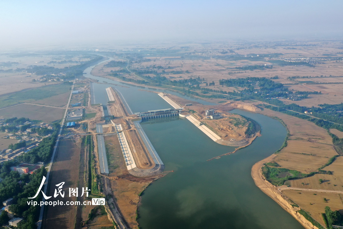 2021年6月22日，在安徽省亳州市蒙城县王集乡境内拍摄的已经正式通水的涡河蒙城枢纽节制闸和船闸。