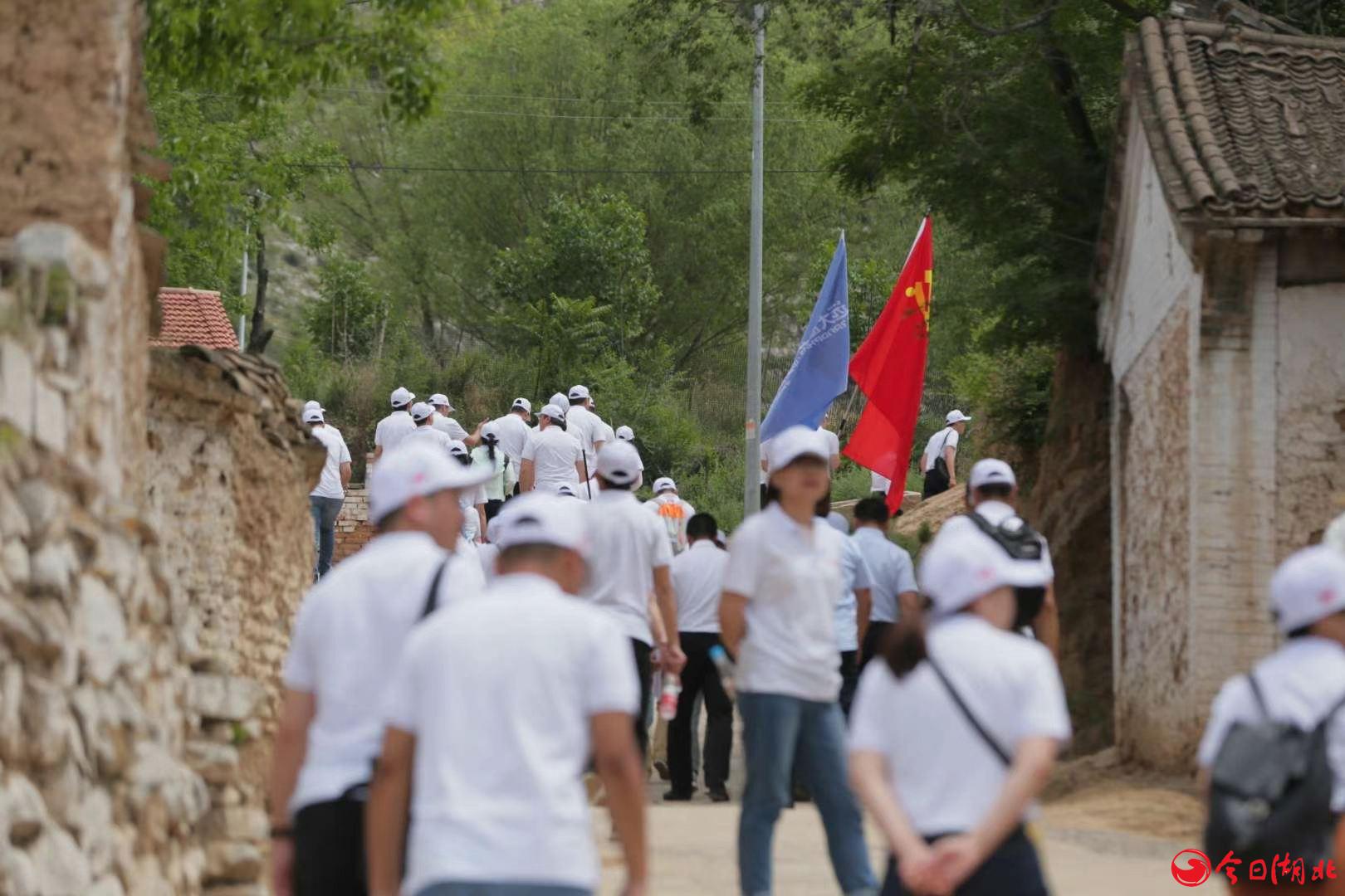 重溫太行精神 汲取前行力量 遠(yuǎn)大醫(yī)藥舉行“學(xué)黨史 上太行 守初心 開(kāi)新局”主題思想活動(dòng)