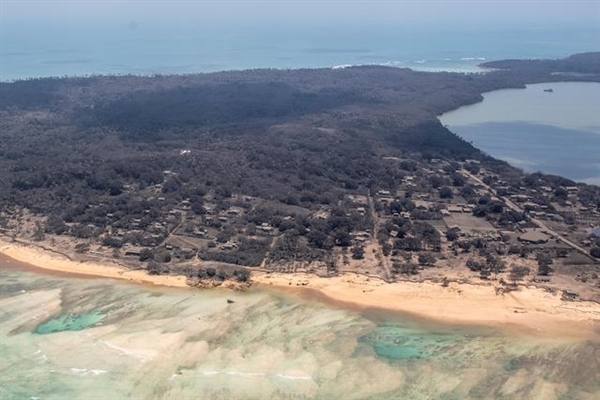 航拍湯加火山爆發(fā)災(zāi)后照片：近海岸遭破壞明顯