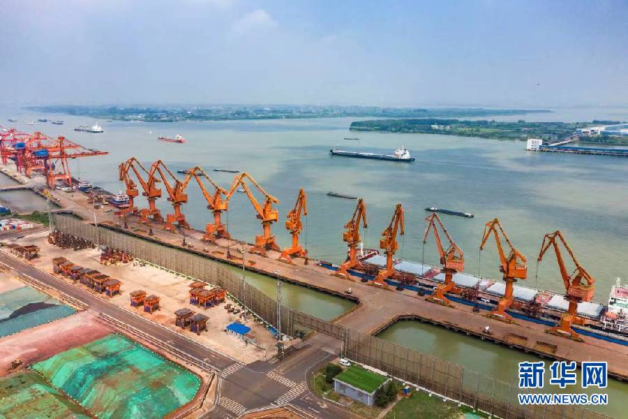 长航局：1-7月长江干线港口完成货物吞吐量超20亿吨