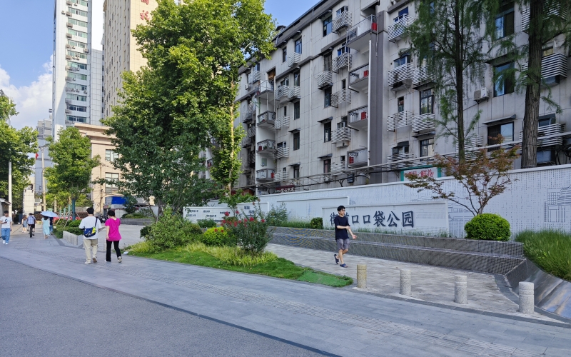 武漢市洪山區(qū)街頭口袋公園。武漢市房管局供圖