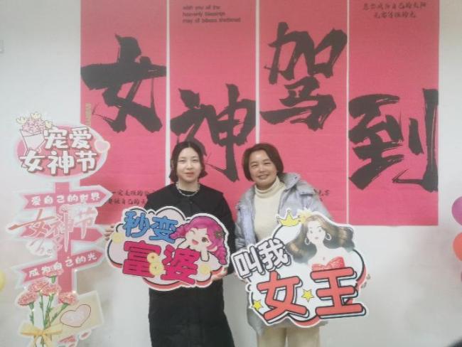 富德生命人壽荊州中支開展“迎三八 問健康”公益講座活動