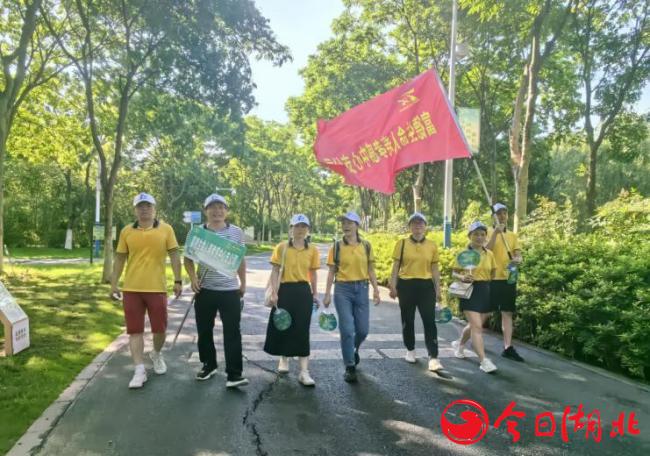 富德生命人壽孝感中支積極參加“78奮力前行”保險(xiǎn)公益健步走活動(dòng)