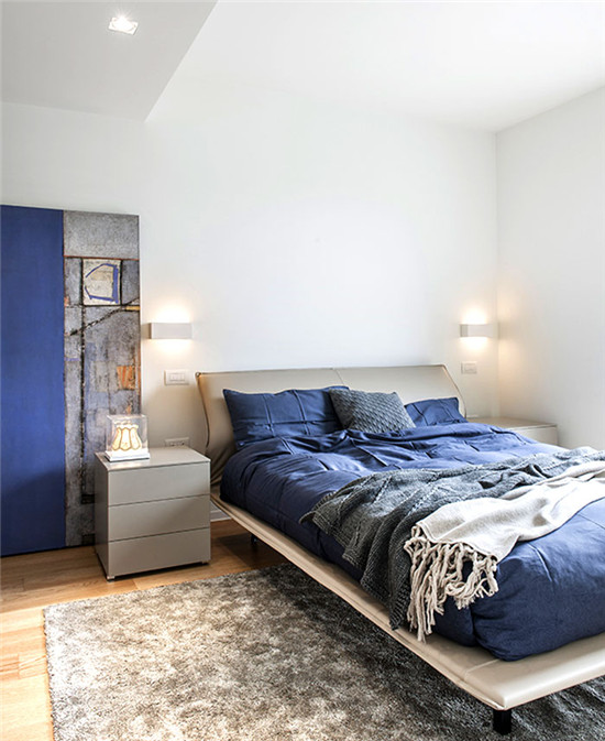 图片7蓝色调的卧室