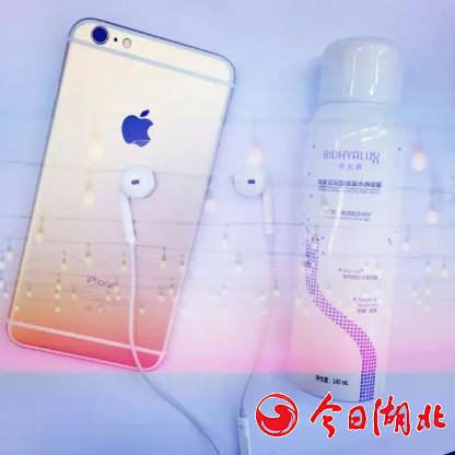 可以喷的玻尿酸 打造超模“反光水感肌”专治彩妆各种不“服”！