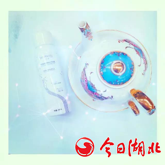 可以喷的玻尿酸 打造超模“反光水感肌”专治彩妆各种不“服”！